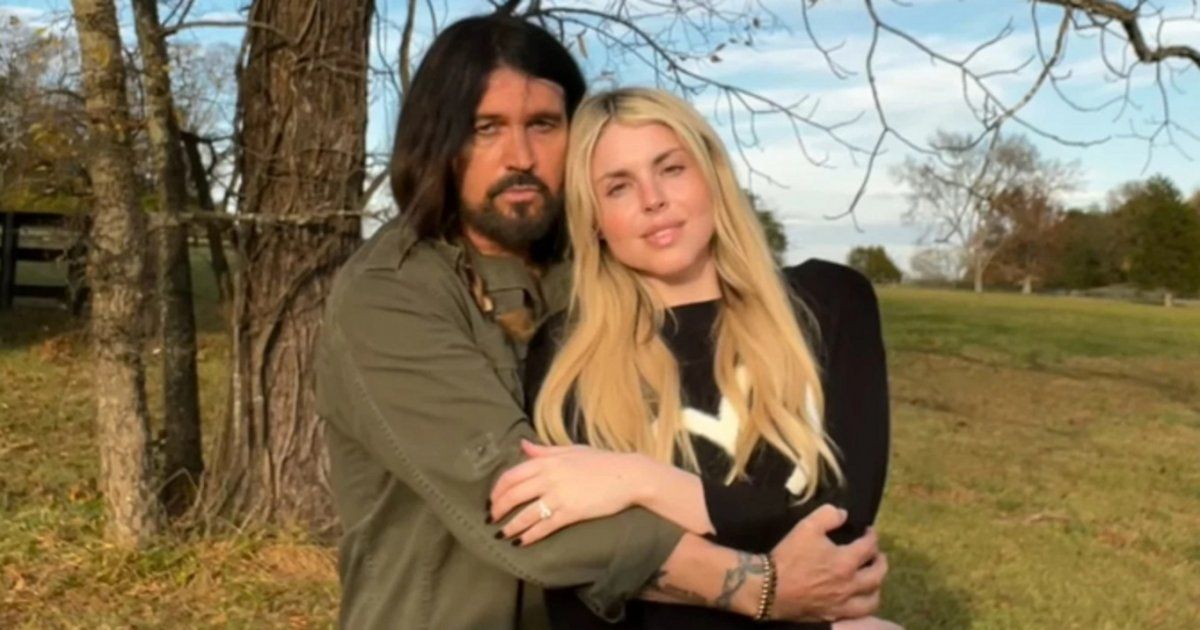 شاهد .. بالصور - بعد زواج طليقته بـ 6 أسابيع... بيلي راي سايرس يدخل قفص الذهبي