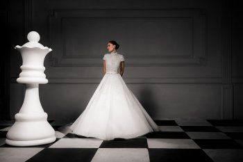 شاهد .. بالصور - مجموعة طوني ورد لعروس خريف 2024 تعكس بريق الأضواء والزخرفة الأنيقة