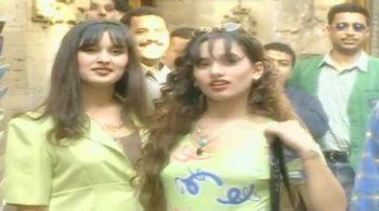 شاهد .. زينة كانت كومبارس في كليب هذا النجم الشهير.. وهكذا كان شكلها - بالصور