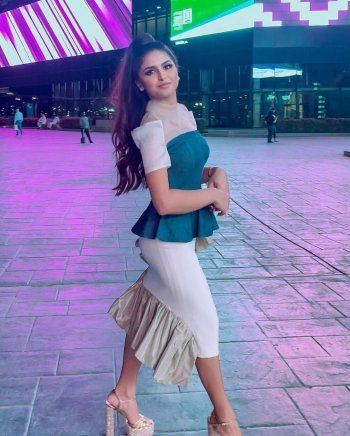 شاهد .. حلا الترك تتعرض لهجوم بعد ظهورها بلوك أكبر من عمرها - بالصور