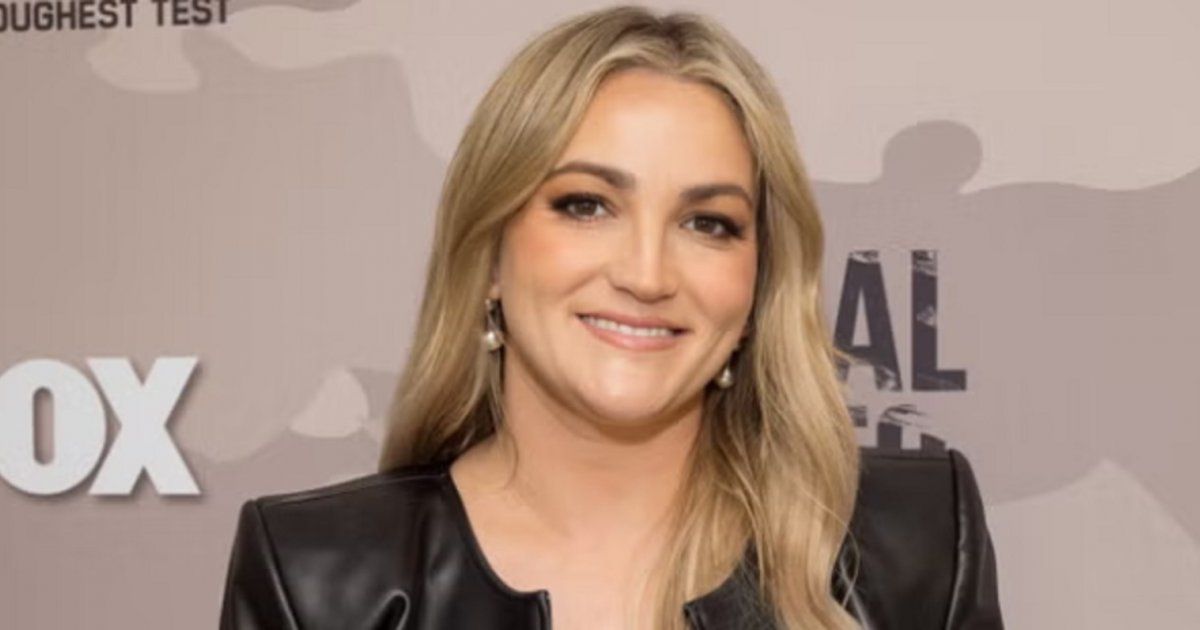 شاهد .. هذا ما صرحت به جيمي لين سبيرز بعد إنتقال والدها للعيش معها