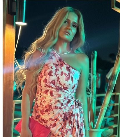 ماتيجي تشوف فستان هنا شيحة الوردي : ولا أحلي من كدا