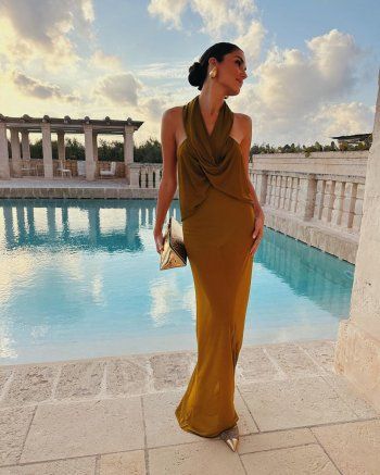 شاهد .. هاندا أرتشيل تتألق بفستان زيتي ونحافتها واضحة رغم جمالها-بالصور