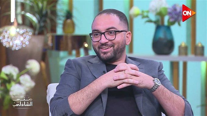 «فقدت الحركة».. نجل محمد ثروت يكشف كواليس مرضه النادر