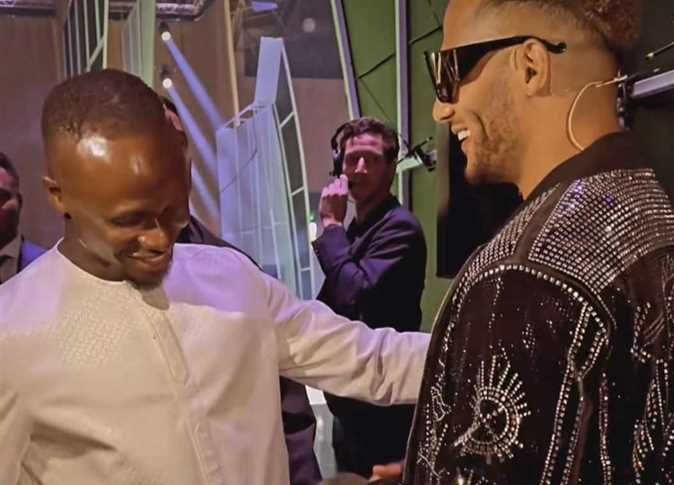 مصافحة وإعجاب بالملابس.. محمد رمضان يلتقي ساديو ماني في حفل كأس الأمم الإفريقية 2023