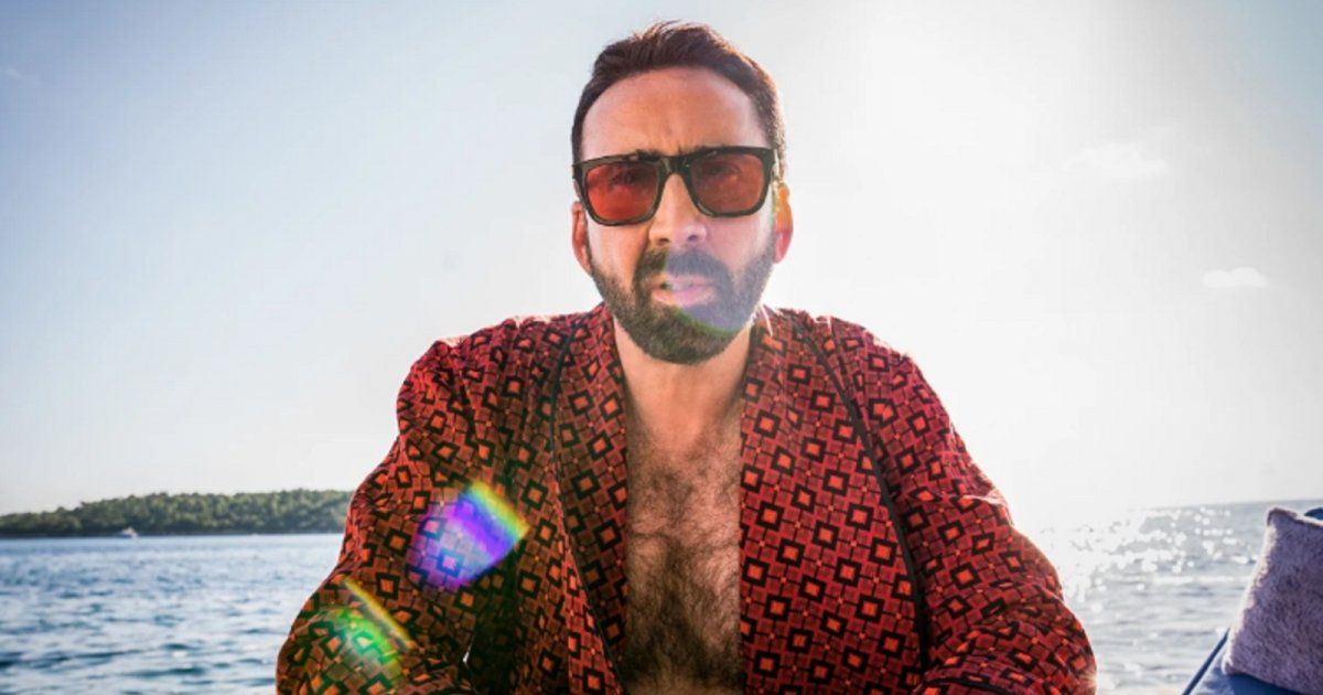 شاهد .. بالصور - بإطلالة ملفتة نيكولاس كيج بثياب جلد