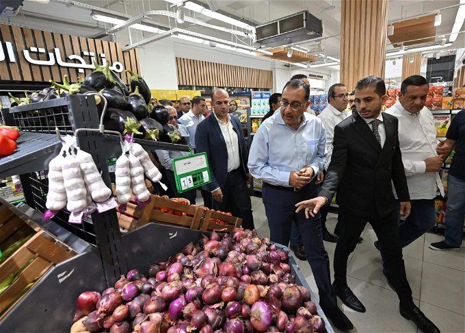 أخبار مصر | رئيس الوزراء يؤكد اهتمام الدولة بإنشاء أسواق حضارية حديثة في المحافظات