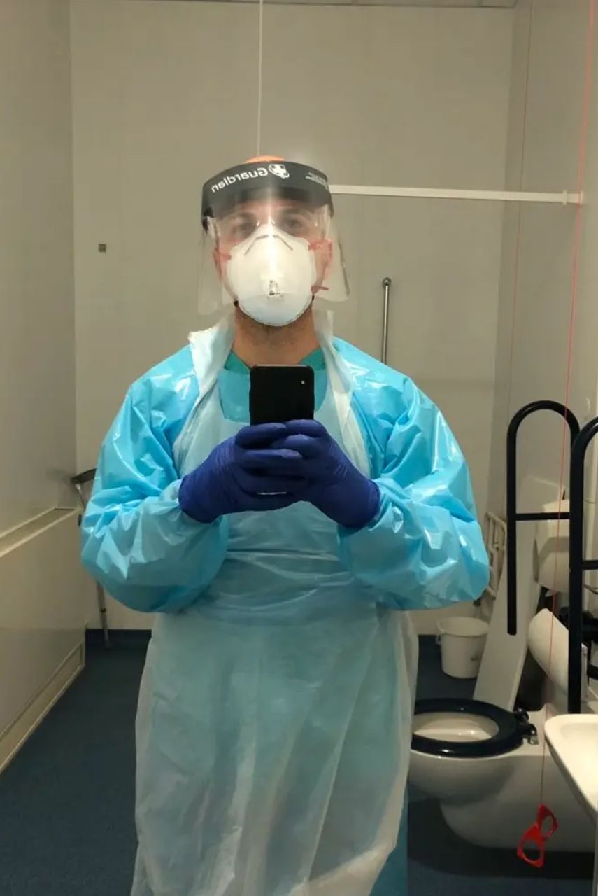 بطلة فيلم هاري بوتر ترافق حسن العقاد