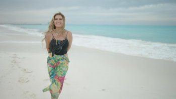 شاهد .. بالصور- من كواليس "ما تيجي نشوف"..هنا شيحة بلوك صيفي على الشاطئ