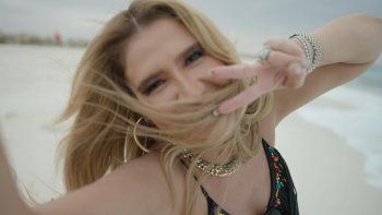 شاهد .. بالصور- من كواليس "ما تيجي نشوف"..هنا شيحة بلوك صيفي على الشاطئ