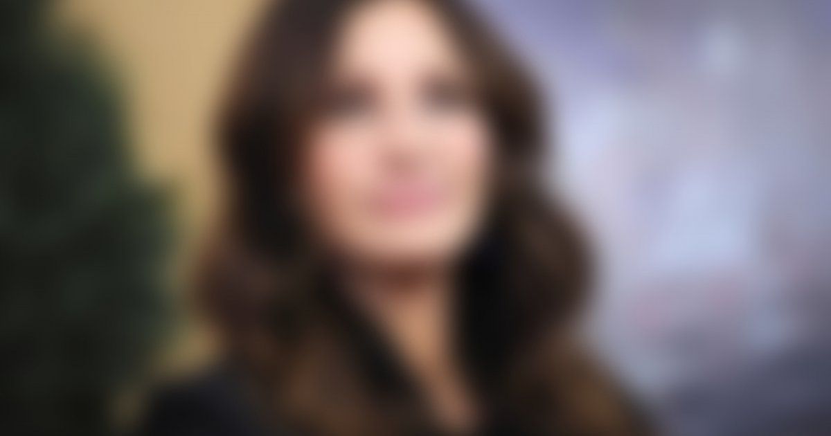 شاهد .. بالصورة- بين الماضي والحاضر..نجمة عالمية تحدث ضجة بجمالها المتزايد