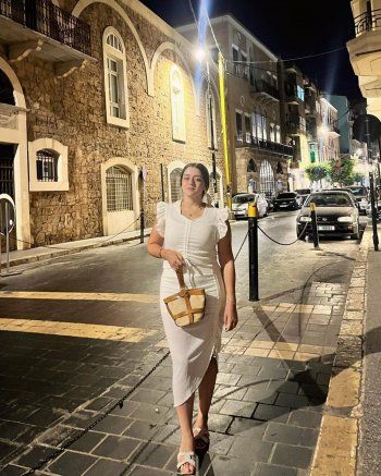 شاهد .. بالصور- من شوارع بيروت.. ليلة عدنان تقضي وقتاً جميل بلوك صيفي رائع