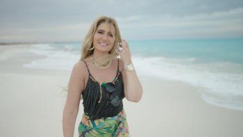 شاهد .. بالصور- من كواليس "ما تيجي نشوف"..هنا شيحة بلوك صيفي على الشاطئ