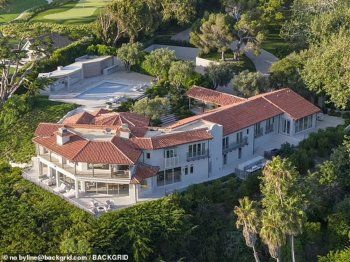 شاهد .. سعره 70 مليون دولار .. صور لقصر كيم كارداشيان الفخم الجديد - بالصور