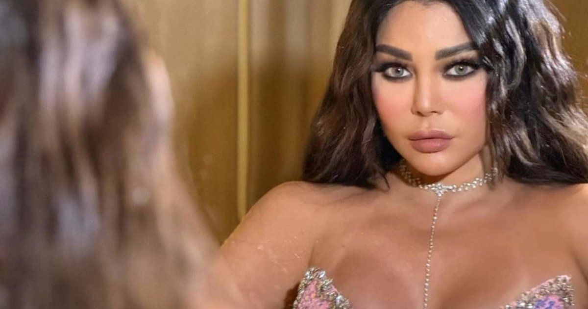 شاهد .. معجبة تفاجئ هيفا وهبي وهكذا كانت ردّة فعلها-بالفيديو