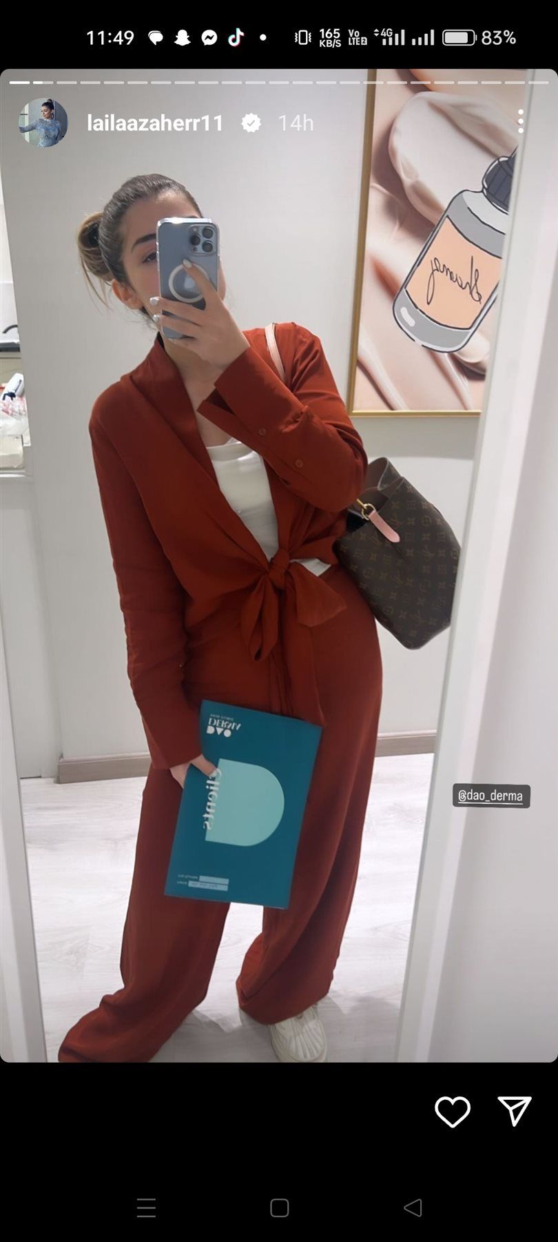 ليلي زاهر لابسة طقم غريب : بدلة ولابيجامة ؟!!