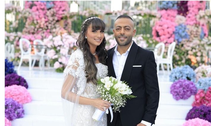 أول ظهور للعرسان الجداد في شهر العسل