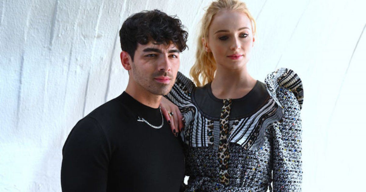 شاهد .. بالصور - تسريب صور واضحة لوجه إبنتي جو جوناس