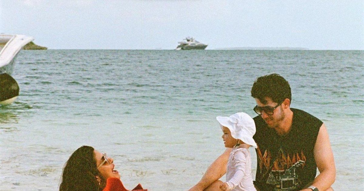 شاهد .. بالصور - مالتي ماري جوناس تشجع فنانها المفضل وعلامات وجهها تتغير