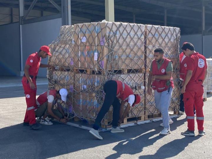 في ظل تصاعد الأزمة بالمنطقة.. مدينة الخدمات الإنسانية في دبي تطلق جسراً جوياّ لنقل مواد الإغاثة الطارئة إلى مصر ولبنان