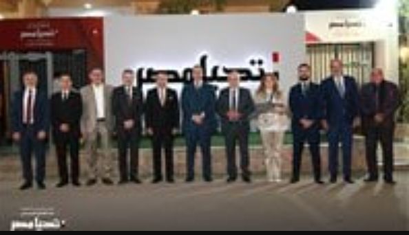 وفد من نقابة المهن التمثيلية في ضيافة حملة السيسي بمقرها الرسمي- شاهد