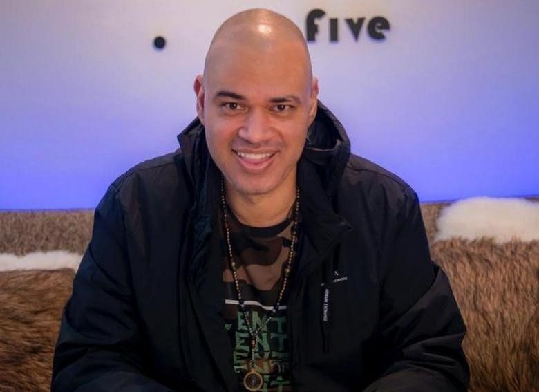 شاهد .. خالد تاج الدين يقوم بهذه الخطوة الإنسانية من أجل أهالي غزة