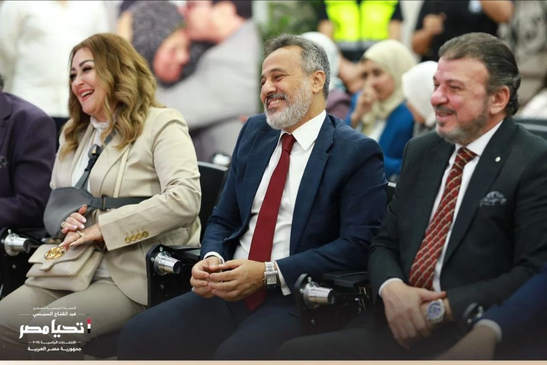 وفد من نقابة المهن التمثيلية في ضيافة حملة السيسي بمقرها الرسمي- شاهد