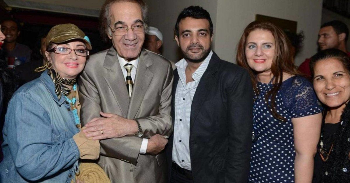 شاهد .. في حفل تكريم والدهما الراحل.. دموع وكلمات مؤثرة من رانيا وعمرو محمود ياسين