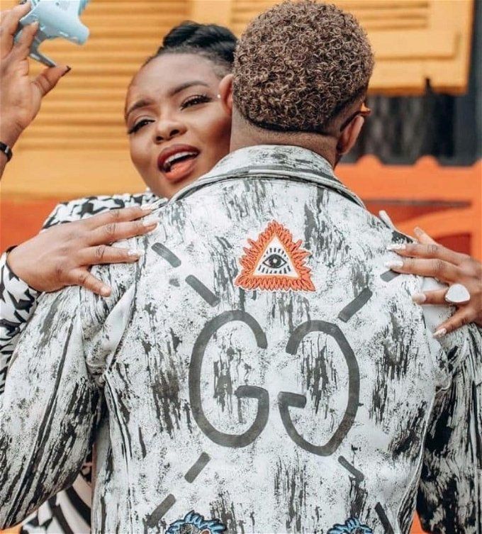 لابس جاكيت الماسونية.. الجمهور يفتح النار على محمد رمضان وشقيقه يرد