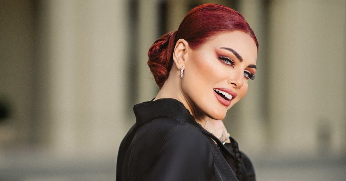 شاهد .. دارين حداد تخطف الأنظار بأحدث إطلالة لها على شاطئ البحر