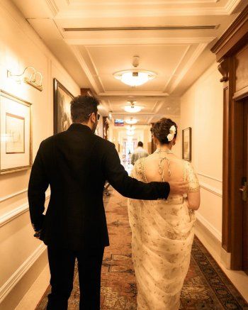 شاهد .. عليا بهات تفوز بهذه الجائزة في حفل توزيع جوائز الفيلم الوطني 2023 مرتدية ساري زفافها-بالصور