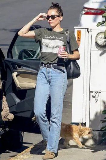 شاهد .. بالصورة - مايلي سايرس تطل بمظهر مريح من دون ماكياج