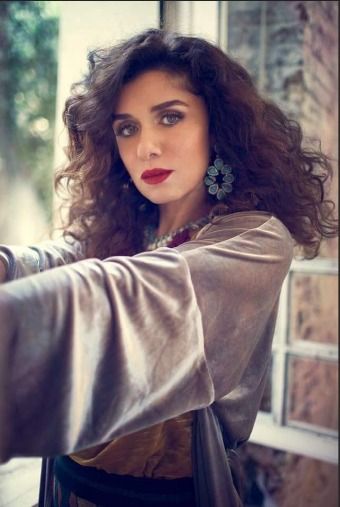 غادة عادل تتجاهل زواج طليقها وتعيش حالة خاصة – شاهد