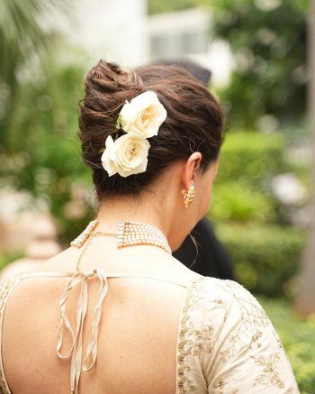 شاهد .. عليا بهات تفوز بهذه الجائزة في حفل توزيع جوائز الفيلم الوطني 2023 مرتدية ساري زفافها-بالصور