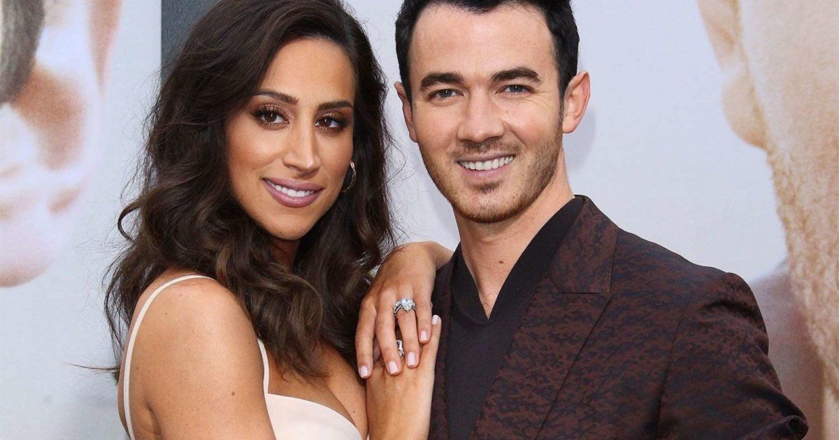 شاهد .. بالصور - بعد أن نشر نيك وكيفن جوناس صور مع عائلاتهما...ها حان دور جو جوناس؟