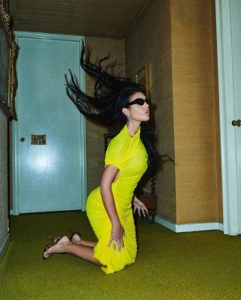 شاهد .. جورجينا رودريغيز بأغرب جلسة تصوير.. حركات ووضعيات مثيرة للجدل - بالصور