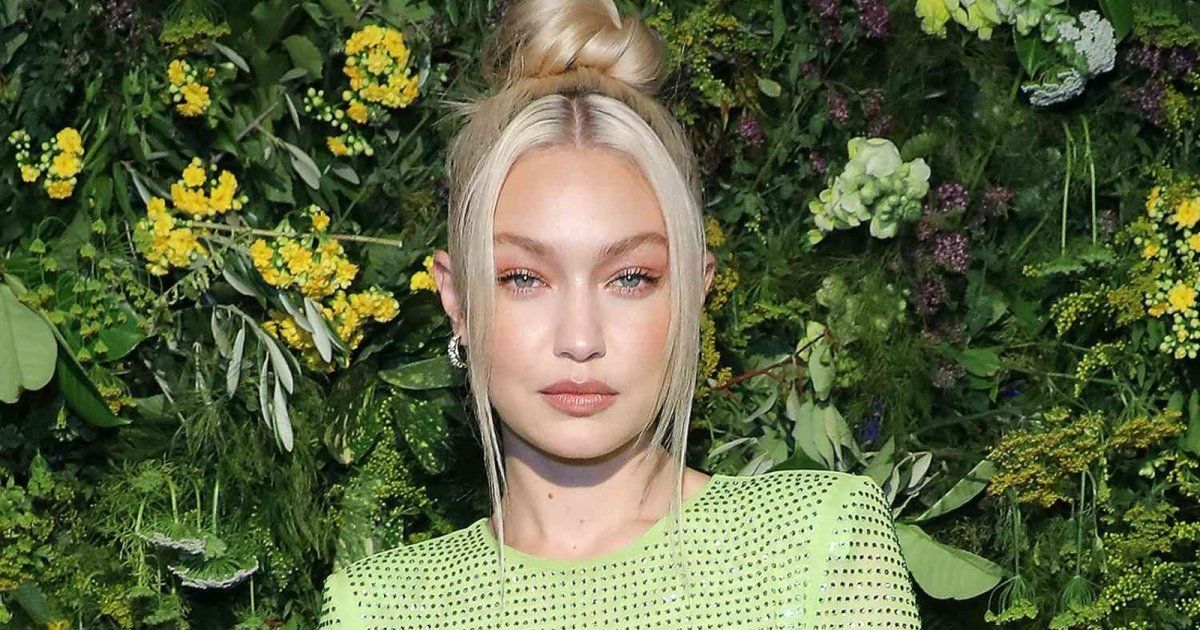 شاهد .. بالصورة - بعد تهديدها بالقتل.. جيجي حديد تتألق بالبرتقالي