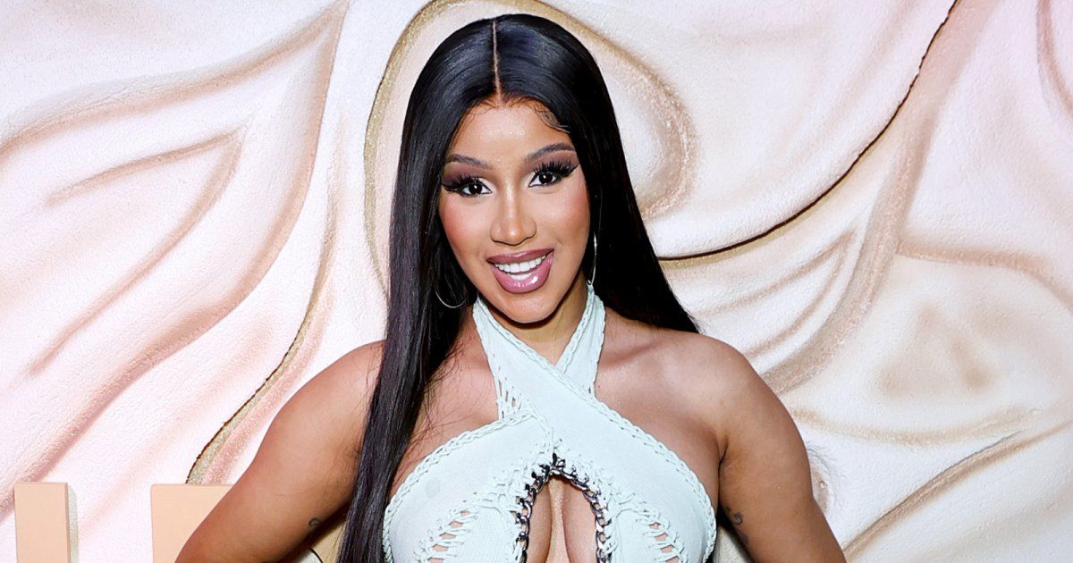 شاهد .. بالصور- كاردي بي تتألق بالكاجوال الرائع وتنال إعجاب الجمهور