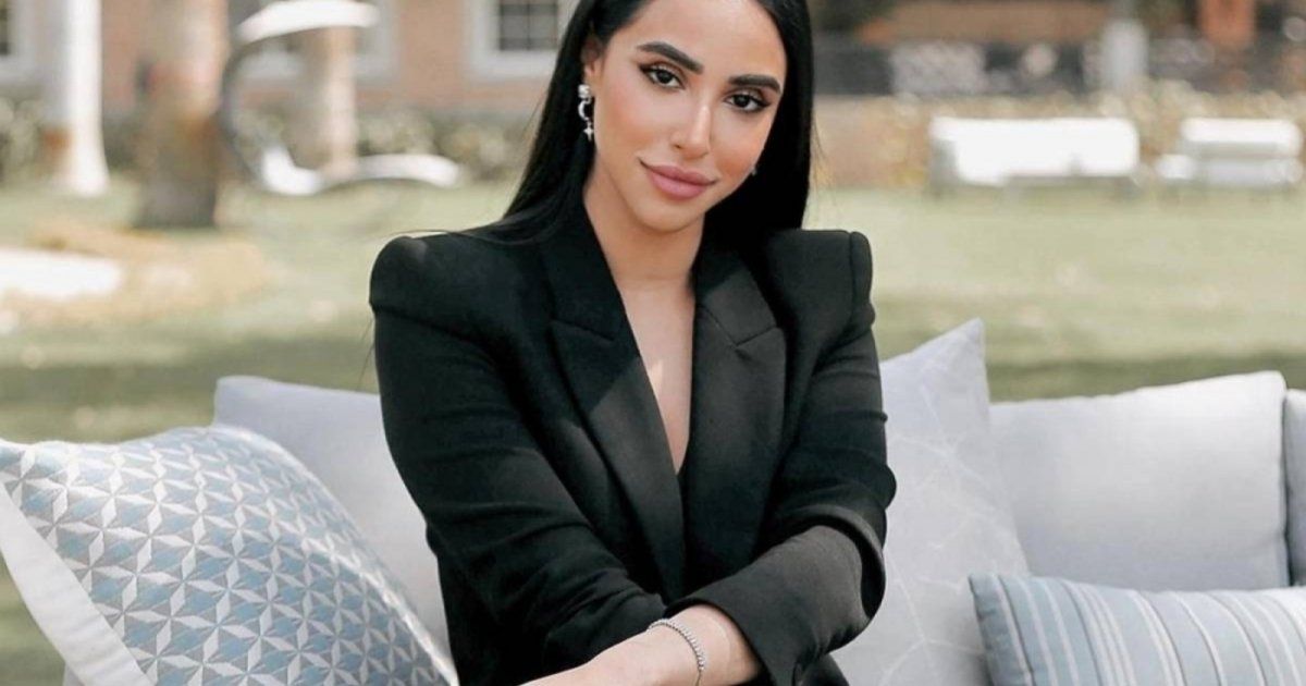 شاهد .. بصورة ظريفة آية سماحة تعايد شقيقتها