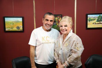 شاهد .. خاص وبالفيديو - فيفيان كرياكوس تتحدث لـ " الفن " عن الأيقونات والصلبان المرصعة بالأحجار الكريمة