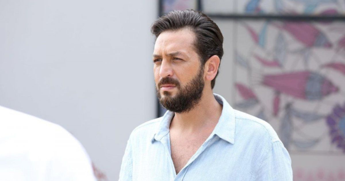 شاهد .. جميلة بين أحضان نجم كريستال .. فما القصة ؟