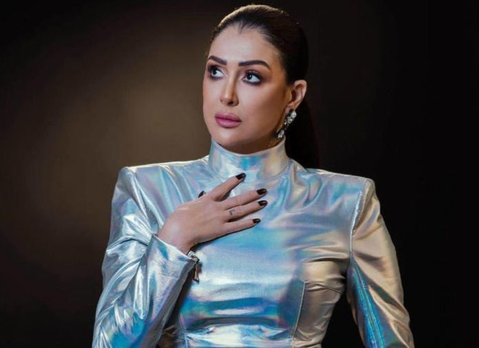 غادة عبد الرازق جت تكحلها عمتها: امسحي يا فنانة