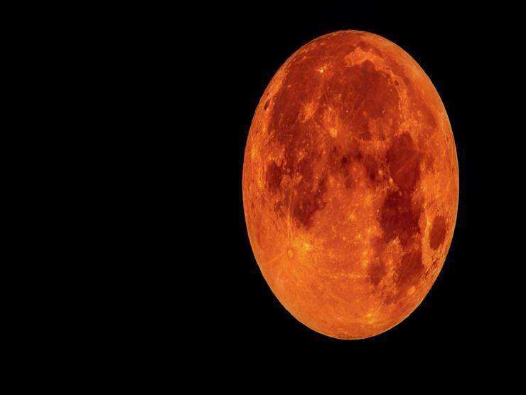 باقي أيام.. البحوث الفلكية تكشف موعد خسوف القمر 2023