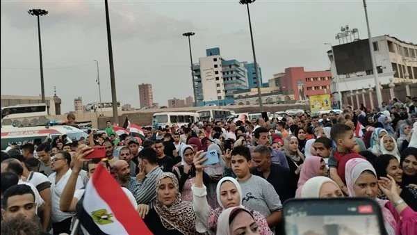 حشود ومسيرات في الحصري لـ دعم فلسطين وتأييد موقف الرئيس السيسي| صور