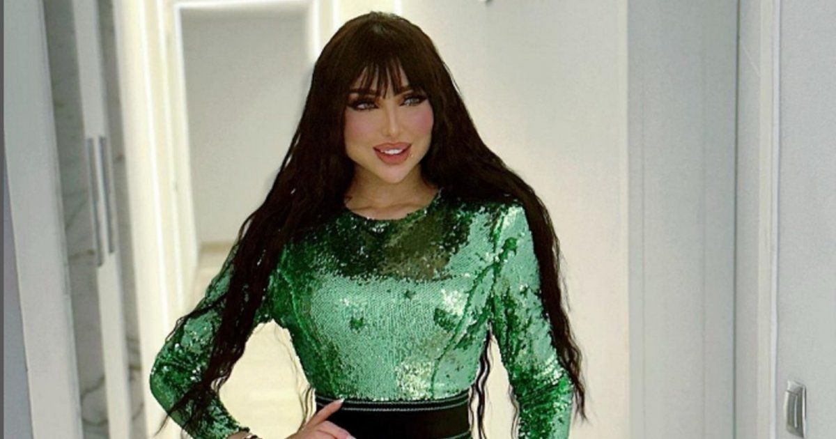 شاهد .. بالصور- من داخل السيارة.. دنيا بطمة ترقص على أنغام الموسيقى بلوك رائع