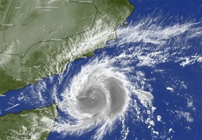 أخبار مصر | إعصار تيج يهدد أرواح البشر في اليمن وعمان.. الأرصاد تكشف حقيقة دخوله مصر