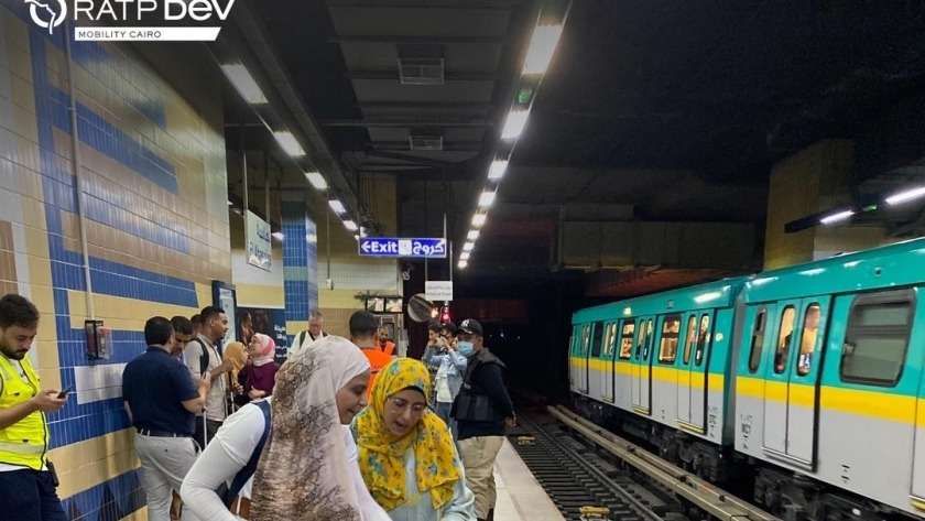 شاهد تدريب المكفوفين على استخدام المترو بالخط الثالث| صور