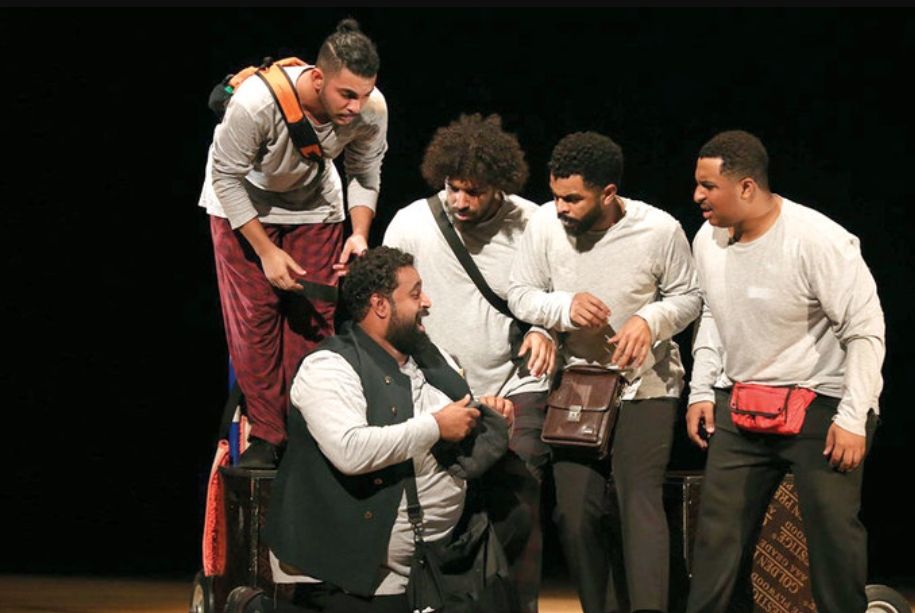 “مؤتمر المجانين” يبدأ عروض دبي لمسرح الشباب