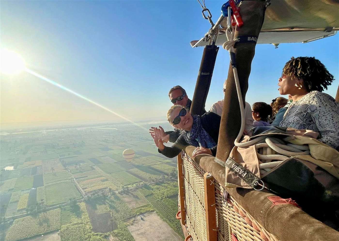 رحلات اليالون الطائر