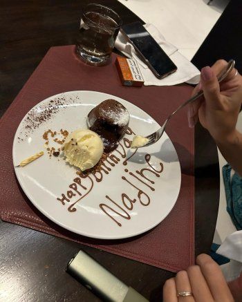 شاهد .. بالصور- أجواء رومنسية وكلمات مليئة بالحب..طه دسوقي يحتفل بعيد ميلاد زوجته نادين